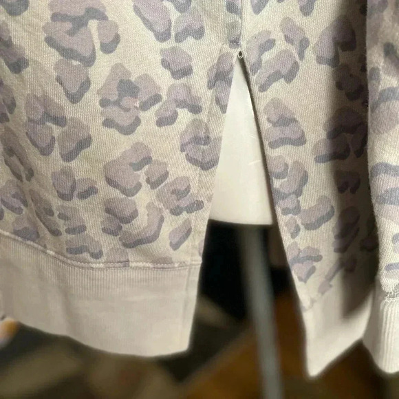 🆕 Lucky 🍀 Brand Hacci Leopard Sweatshirt Grey L🆕 - Picture 4 of 13